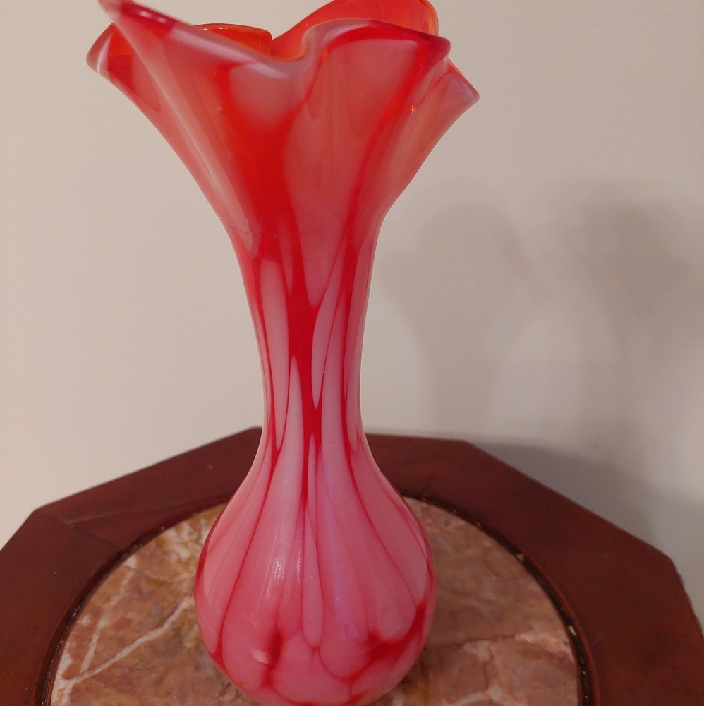 Vintage Hand Blown Swirl Art Glass Vase.